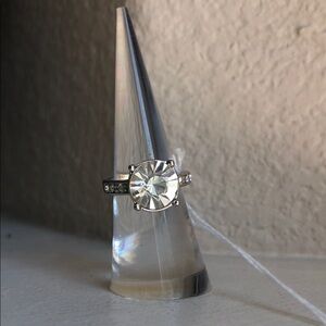 Elegant Silver Ring with Clear Gemstone